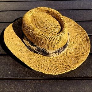 New Men’s Classic Panama Style Brimmed Straw Hat with Floral Band
